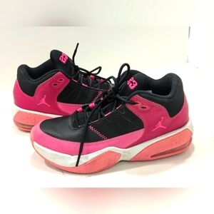 Nike Jordan Max Aura 3 Mid Top basketball Sneaker Black/Pinksicle/Rush Pink 5.5Y